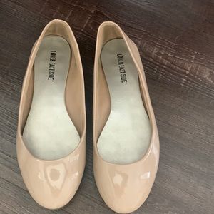 Nude flats